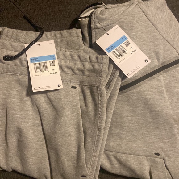 Nike NSW Tech Full-Zip Hoodie and Joggers Set - Picture 6 of 8